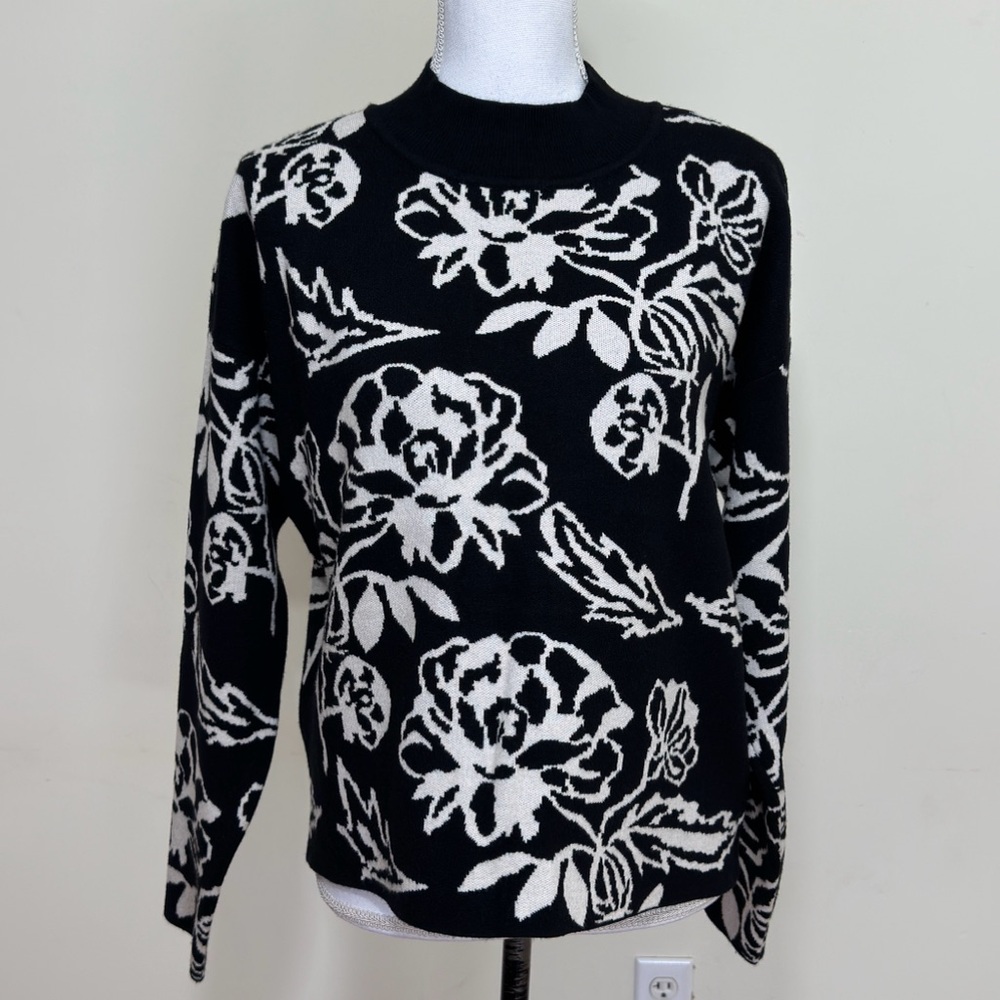 Cyrus Black & White Floral Mock Turtleneck Sweater Ribbed Trim Cozy Knit Sz M